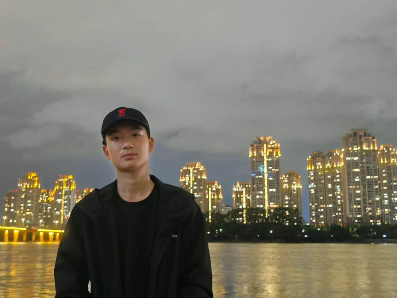 陈钊老师与城市夜景